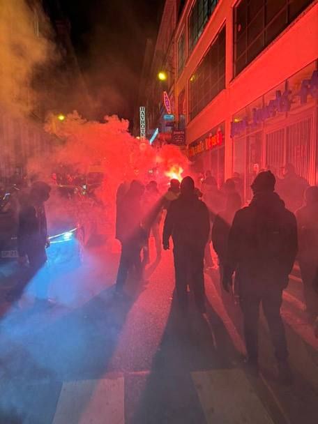 Столкновения пропалестинских активистов с полицией начались в Париже Столкновения пропалестинских активистов с полицией начались в Париже