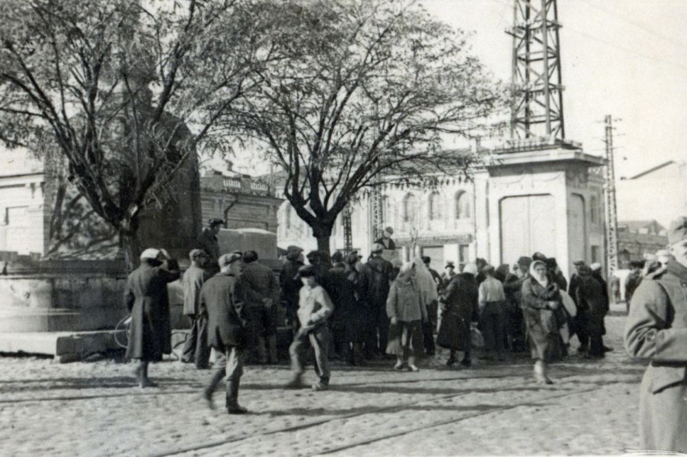 Владимир Константинов: В канун 79-й годовщины начала Нюрнбергского процесса в парламенте открылась тематическая выставка о первых днях оккупации Симферополя Владимир Константинов: В канун 79-й годовщины начала Нюрнбергского процесса в парламенте открылась тематическая выставка о первых днях оккупации Симферополя