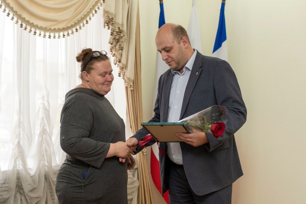 В администрации крымской столицы прошла церемония награждения представителей общественной организации «Добровольная народная дружина» города Симферополя В администрации крымской столицы прошла церемония награждения представителей общественной организации «Добровольная народная дружина» города Симферополя