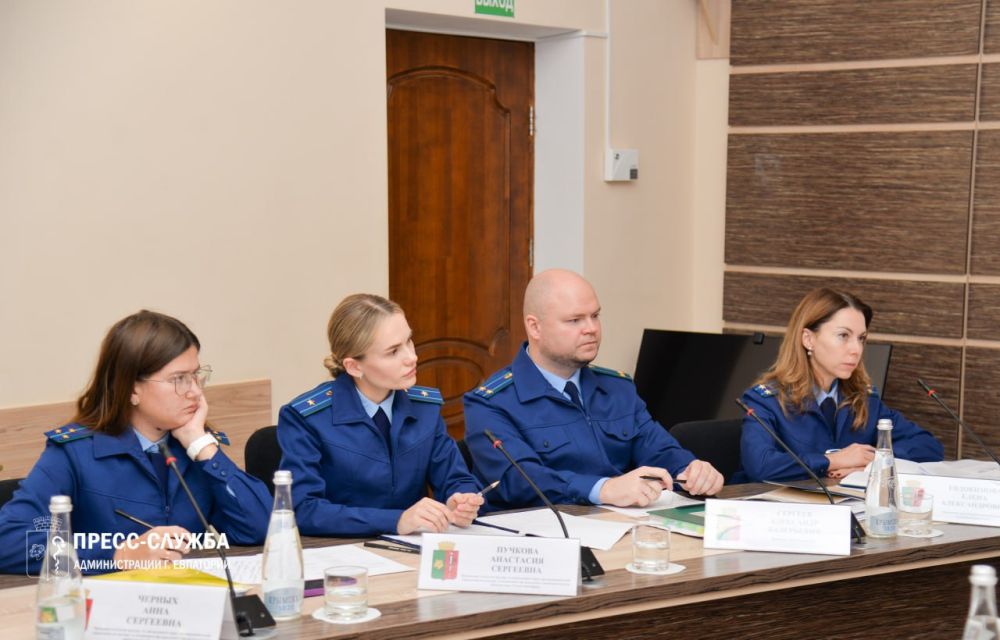 Прокурор Крыма провел встречу с предпринимателями Евпатории Прокурор Крыма провел встречу с предпринимателями Евпатории