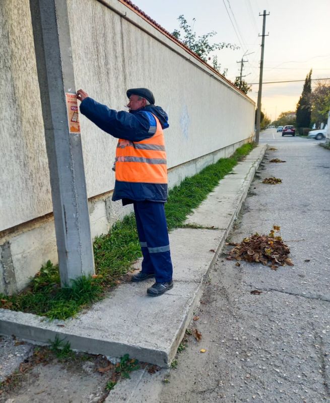 За порядком на улицах нашего города ежедневно следят уборщики территорий — те самые люди, которые делают наш город чистым и комфортным За порядком на улицах нашего города ежедневно следят уборщики территорий — те самые люди, которые делают наш город чистым и комфортным