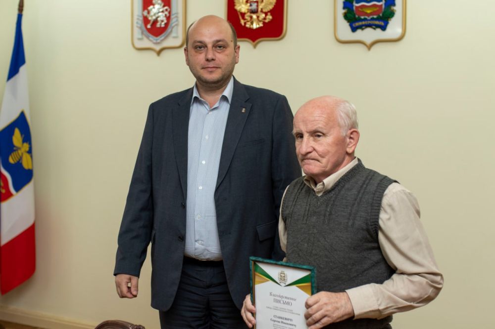В администрации крымской столицы прошла церемония награждения представителей общественной организации «Добровольная народная дружина» города Симферополя В администрации крымской столицы прошла церемония награждения представителей общественной организации «Добровольная народная дружина» города Симферополя