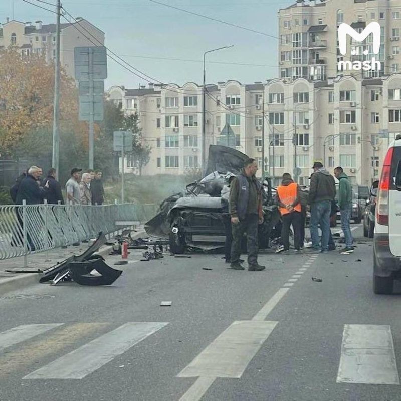 В Севастополе был подорван автомобиль с начальником штаба 41-й бригады ракетных кораблей и катеров Черноморского флота, капитаном I ранга Валерием Т В Севастополе был подорван автомобиль с начальником штаба 41-й бригады ракетных кораблей и катеров Черноморского флота, капитаном I ранга Валерием Т