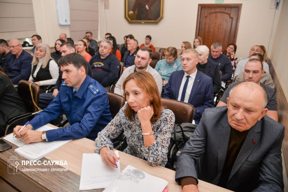Прокурор Крыма провел встречу с предпринимателями Евпатории Прокурор Крыма провел встречу с предпринимателями Евпатории