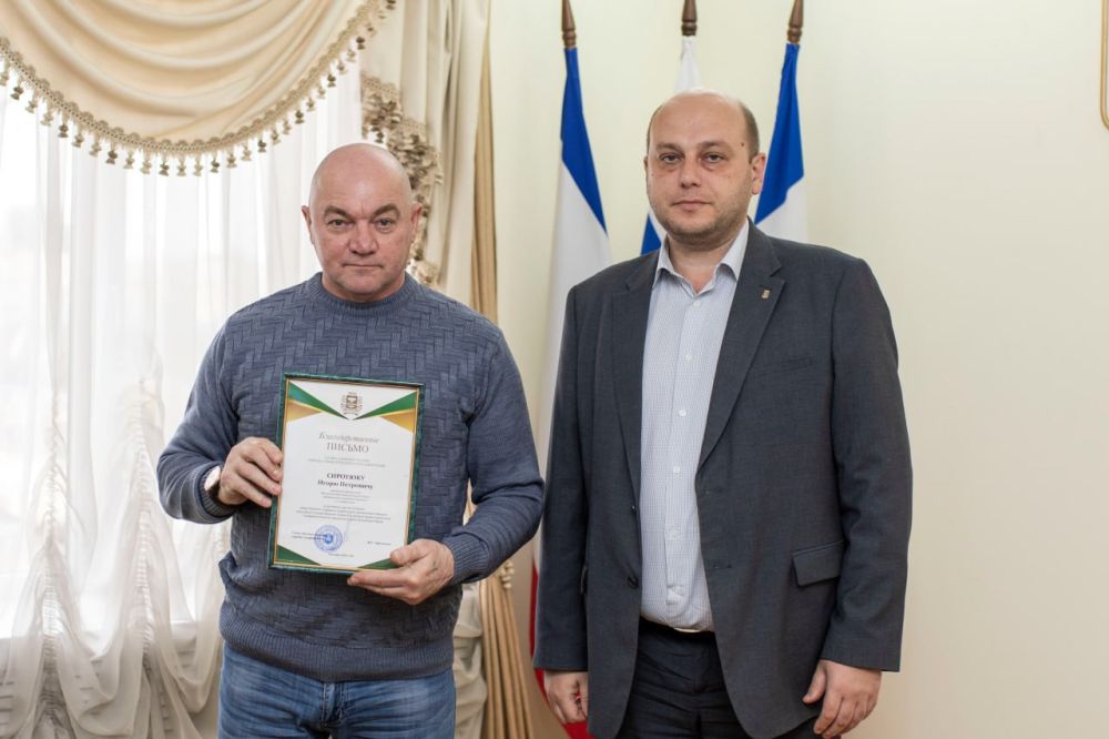 В администрации крымской столицы прошла церемония награждения представителей общественной организации «Добровольная народная дружина» города Симферополя В администрации крымской столицы прошла церемония награждения представителей общественной организации «Добровольная народная дружина» города Симферополя