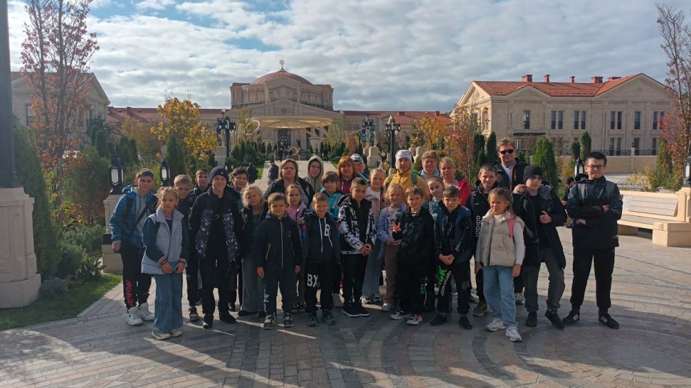 Ребята из творческого объединения "Путешествуем по Крыму" (рук Ребята из творческого объединения "Путешествуем по Крыму" (рук
