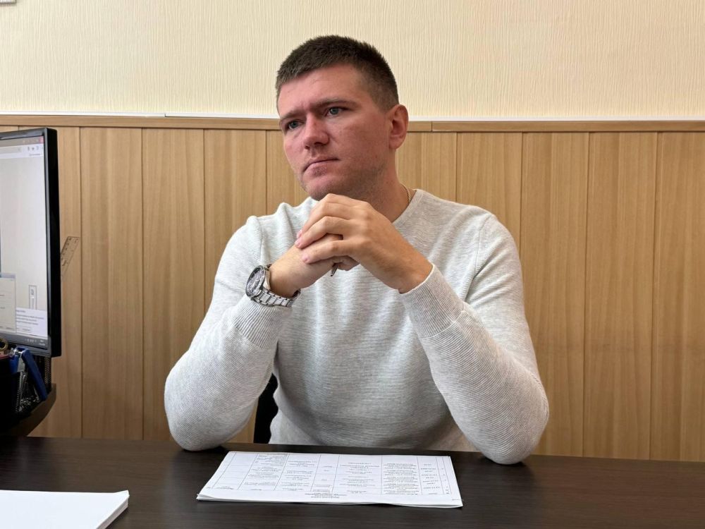 Глава администрации Черноморского района Александр Дудинов провел прием граждан по личным вопросам Глава администрации Черноморского района Александр Дудинов провел прием граждан по личным вопросам