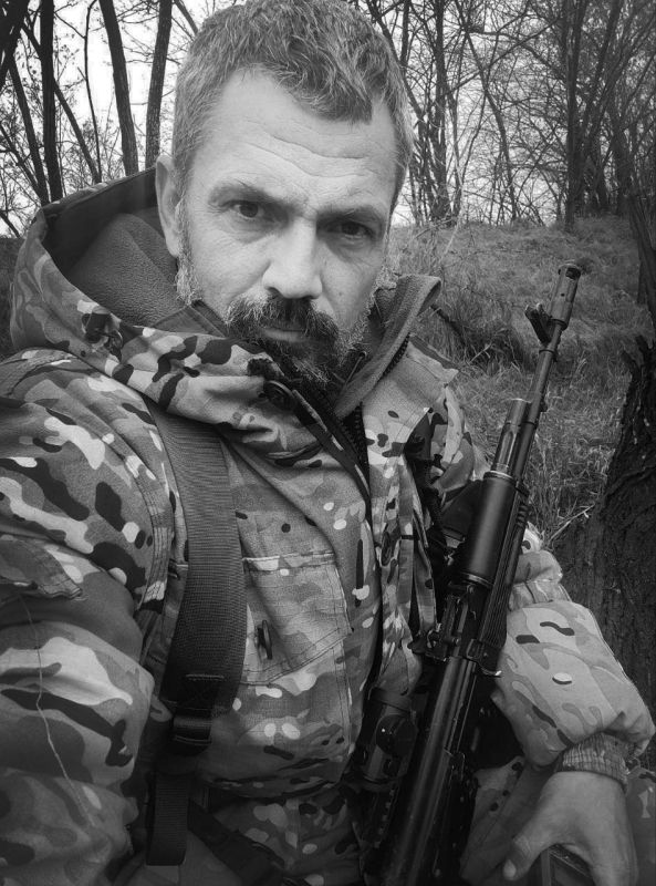 В Севастополе проводили в последний путь гвардии рядового, водителя мотострелкового взвода Фуада Иса оглы Гейдарова и гвардии сержанта, командира отделения гранатометчиков Юрия Георгиевича Калинкина В Севастополе проводили в последний путь гвардии рядового, водителя мотострелкового взвода Фуада Иса оглы Гейдарова и гвардии сержанта, командира отделения гранатометчиков Юрия Георгиевича Калинкина