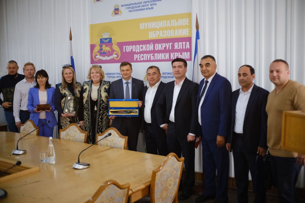 Янина Павленко: Вместе с Константином Валентиновичем Шимановским с удовольствием приняли делегацию дружественного Узбекистана во главе с генеральным директором КО АО «Узбекистан» Ойбеком Эшкобиловичем Усановым Янина Павленко: Вместе с Константином Валентиновичем Шимановским с удовольствием приняли делегацию дружественного Узбекистана во главе с генеральным директором КО АО «Узбекистан» Ойбеком Эшкобиловичем Усановым