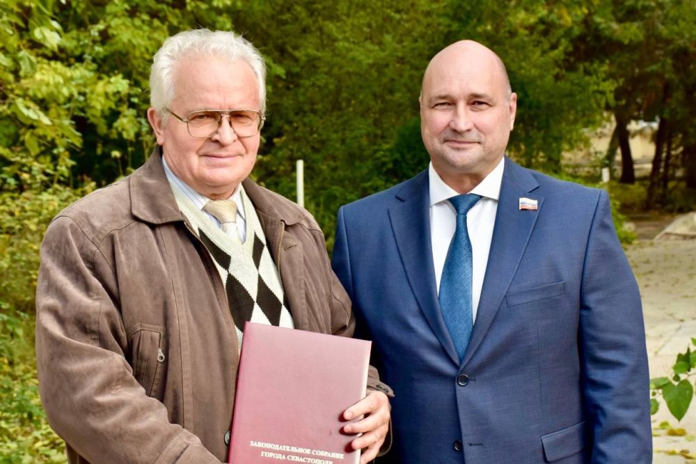 Владимир Немцев: Накануне поздравил персонал Городской больницы №4 с 80-летием со дня образования учреждения Владимир Немцев: Накануне поздравил персонал Городской больницы №4 с 80-летием со дня образования учреждения