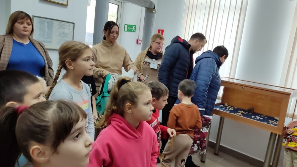 Юные участники объединения "Хранители троп" проводят время с пользой: узнают новое, рисуют, а теперь ещё и в музеи ходят Юные участники объединения "Хранители троп" проводят время с пользой: узнают новое, рисуют, а теперь ещё и в музеи ходят
