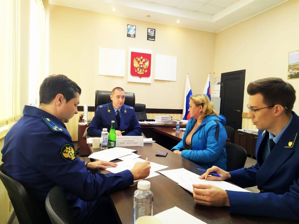 Заместитель прокурора Крыма Павел Кучерявенко провел прием граждан в городе Керчи Заместитель прокурора Крыма Павел Кучерявенко провел прием граждан в городе Керчи