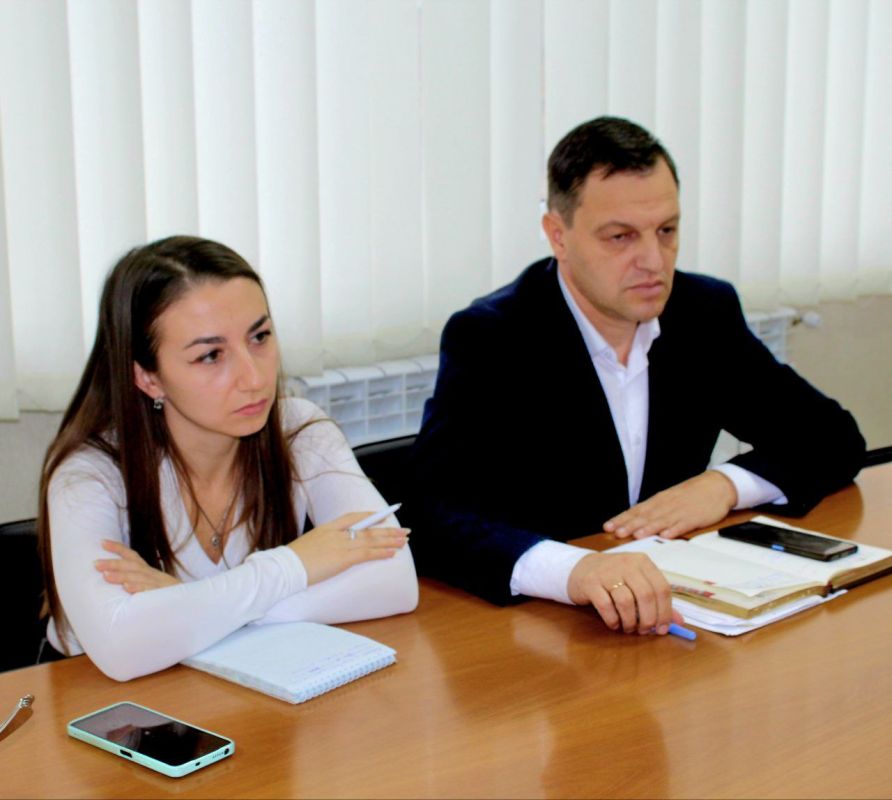 Руслан Якубов встретился с представителями Русской общины Крыма Руслан Якубов встретился с представителями Русской общины Крыма