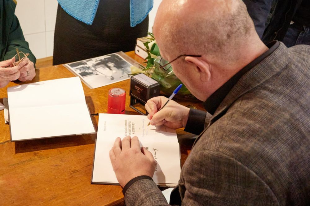 Янина Павленко: Уникальная и самая полная биография легендарного писателя, журналиста, сценариста Юлиана Семёнова представлена на «Вилле Штирлиц» в Оливе Янина Павленко: Уникальная и самая полная биография легендарного писателя, журналиста, сценариста Юлиана Семёнова представлена на «Вилле Штирлиц» в Оливе