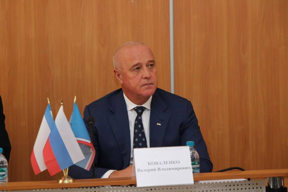 Социально значимые вопросы и планы по развитию города Феодосии обсудили на выездном заседании Комитета по строительству, жилищной политике и топливно-энергетическому комплексу под председательством Валерия Коваленко Социально значимые вопросы и планы по развитию города Феодосии обсудили на выездном заседании Комитета по строительству, жилищной политике и топливно-энергетическому комплексу под председательством Валерия Коваленко