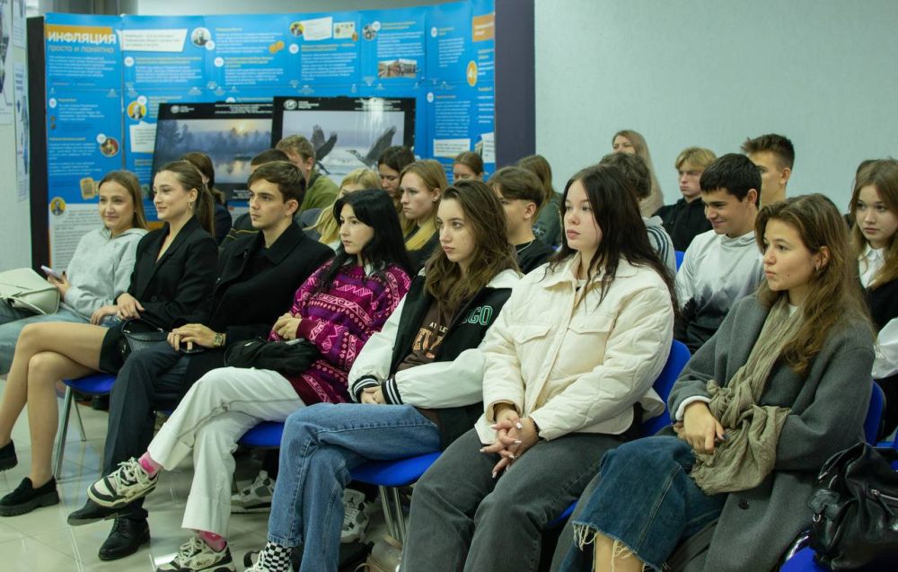 В Севастополе сотрудники полиции продолжают проводить профилактические лекции антинаркотической направленности с молодежью В Севастополе сотрудники полиции продолжают проводить профилактические лекции антинаркотической направленности с молодежью
