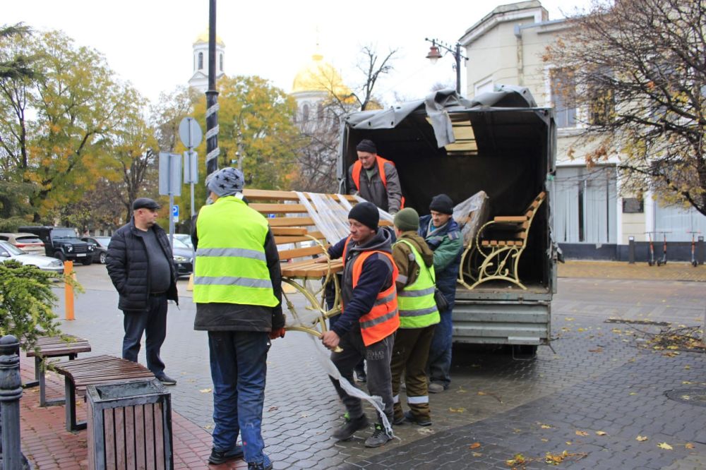 Новая партия экоскамеек установлена в сквере Республики! Новая партия экоскамеек установлена в сквере Республики!
