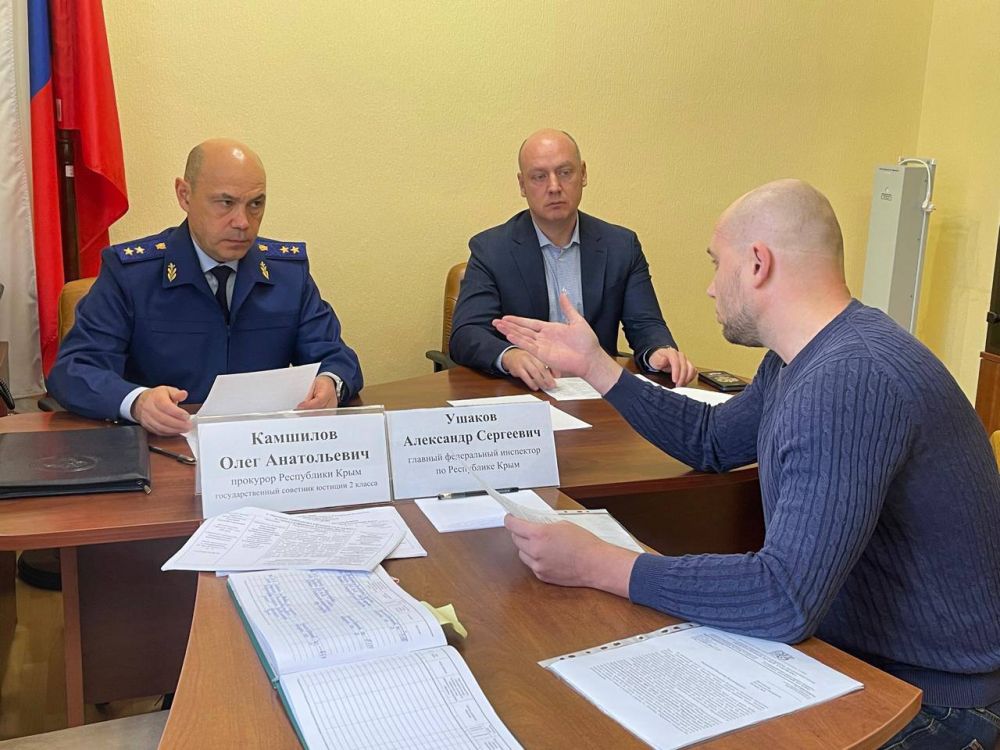 Прокурор Республики Крым Олег Камшилов и Главный федеральный инспектор по Республике Крым Александр Ушаков провели прием граждан Прокурор Республики Крым Олег Камшилов и Главный федеральный инспектор по Республике Крым Александр Ушаков провели прием граждан