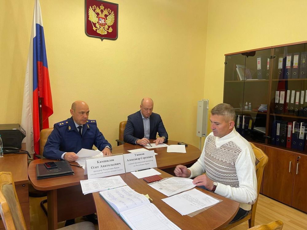 Прокурор Республики Крым Олег Камшилов и Главный федеральный инспектор по Республике Крым Александр Ушаков провели прием граждан Прокурор Республики Крым Олег Камшилов и Главный федеральный инспектор по Республике Крым Александр Ушаков провели прием граждан