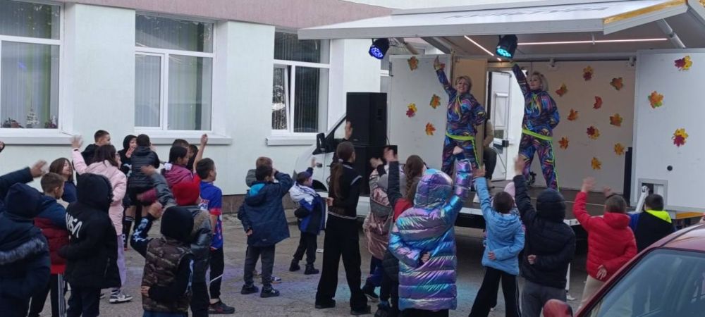 «Лучший способ сделать детей хорошими — это сделать их счастливыми» «Лучший способ сделать детей хорошими — это сделать их счастливыми»