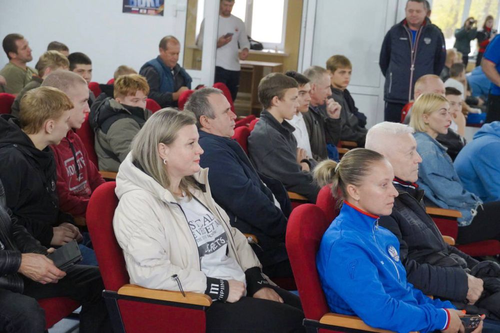 #Керчь_спортивная. Заместитель главы администрации Олег ШЕВЧЕНКО принял участие в торжественной церемонии открытия... #Керчь_спортивная. Заместитель главы администрации Олег ШЕВЧЕНКО принял участие в торжественной церемонии открытия...