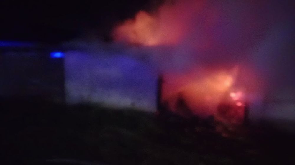 Сегодня ночью сотрудники «Пожарной охраны Республики Крым» дважды выезжали на тушение возгораний хозпостроек