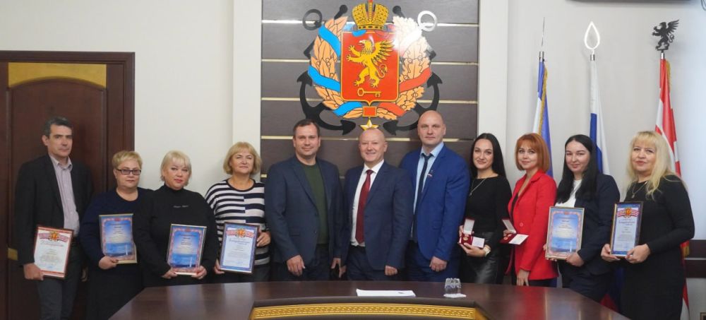 #с_праздником. 10 лет назад был образован Центр занятости населения Республики Крым #с_праздником. 10 лет назад был образован Центр занятости населения Республики Крым