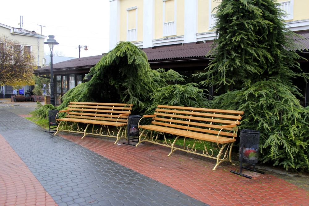 Новая партия экоскамеек установлена в сквере Республики! Новая партия экоскамеек установлена в сквере Республики!