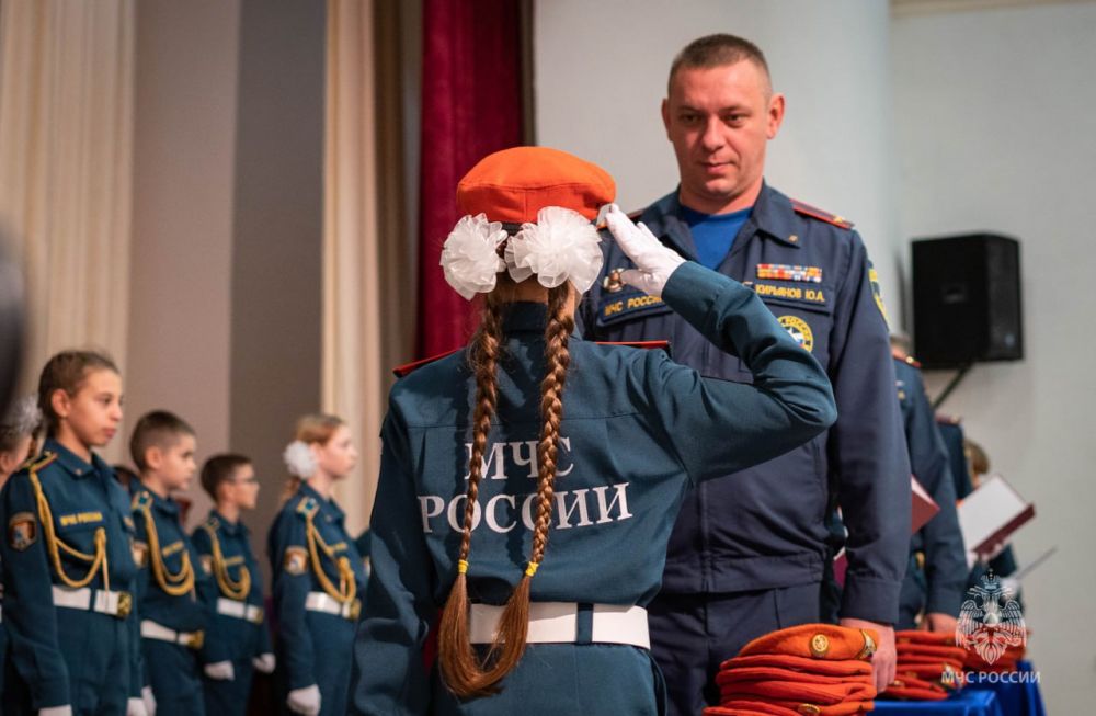 В Севастополе более 70-ти ребят принесли клятву кадет МЧС России В Севастополе более 70-ти ребят принесли клятву кадет МЧС России