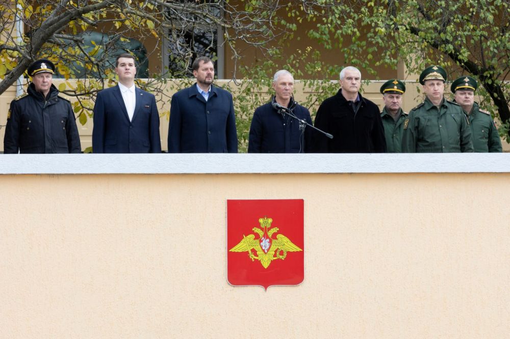 Сергей Аксёнов: Для каждого мужчины, каждого гражданина служить своей стране, защищать Родину – не только высокий долг, но и большая честь Сергей Аксёнов: Для каждого мужчины, каждого гражданина служить своей стране, защищать Родину – не только высокий долг, но и большая честь