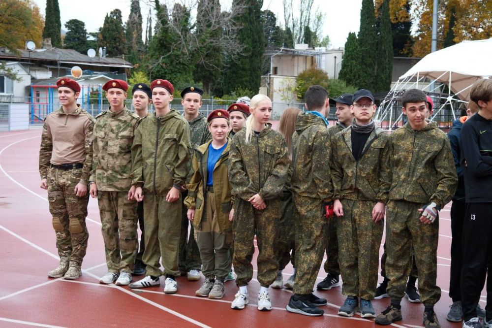 К Всероссийскому дню призывника в Ялте провели военизированную эстафету К Всероссийскому дню призывника в Ялте провели военизированную эстафету