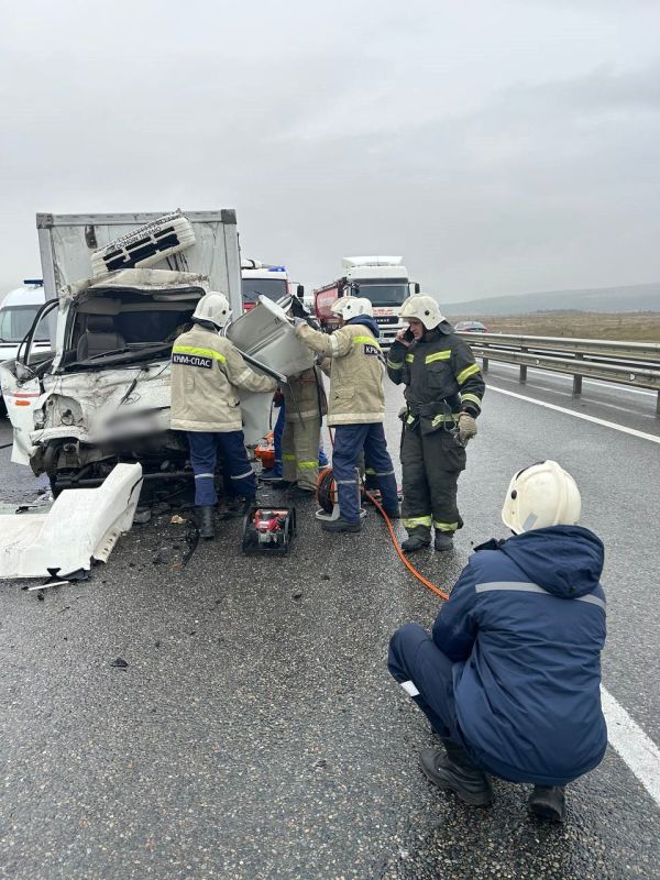 В Бахчисарайском районе крымские спасатели ликвидировали последствия ДТП В Бахчисарайском районе крымские спасатели ликвидировали последствия ДТП