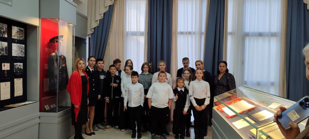 Сотрудники полицейского наркоконтроля организовали экскурсию для школьников в Народный музей Севастопольской полиции (милиции) им. М.С Сотрудники полицейского наркоконтроля организовали экскурсию для школьников в Народный музей Севастопольской полиции (милиции) им. М.С