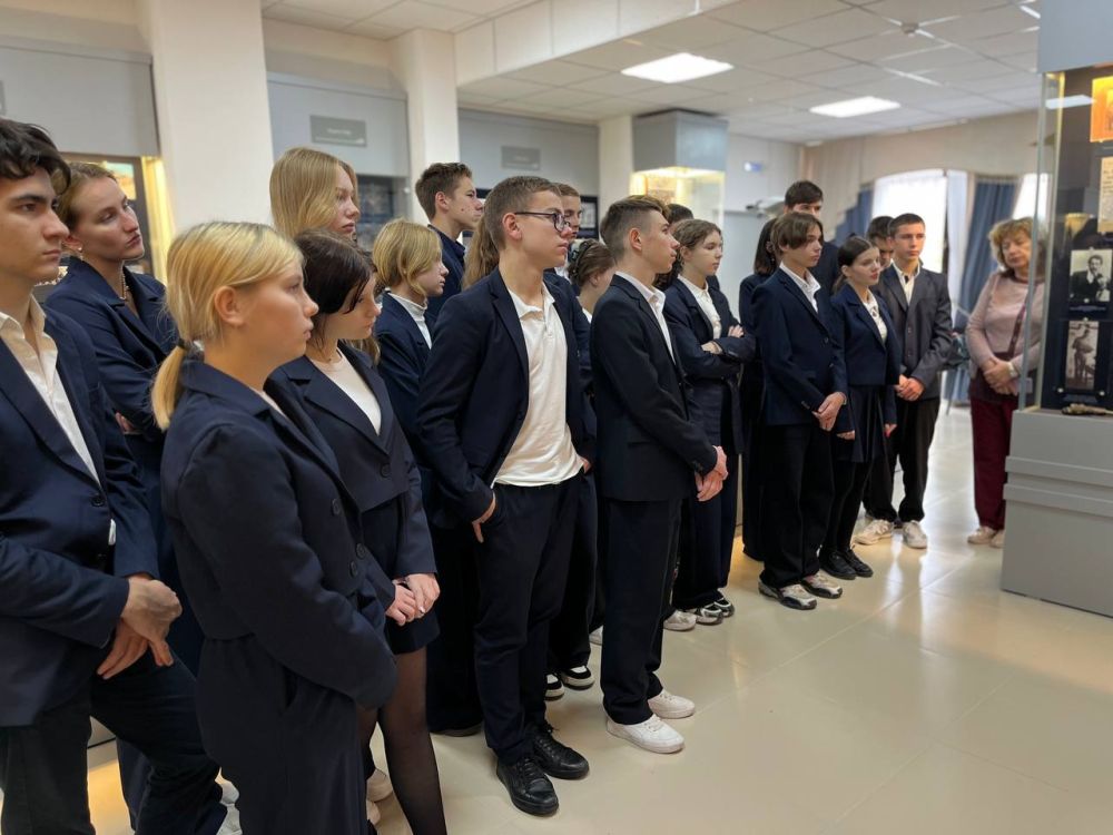 Сотрудники полицейского наркоконтроля организовали экскурсию для школьников в Народный музей Севастопольской полиции (милиции) им. М.С Сотрудники полицейского наркоконтроля организовали экскурсию для школьников в Народный музей Севастопольской полиции (милиции) им. М.С