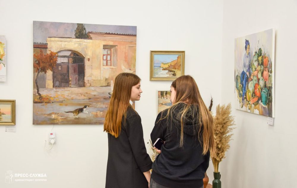 В Евпатории открылась художественная выставка «Две души, один Крым» В Евпатории открылась художественная выставка «Две души, один Крым»