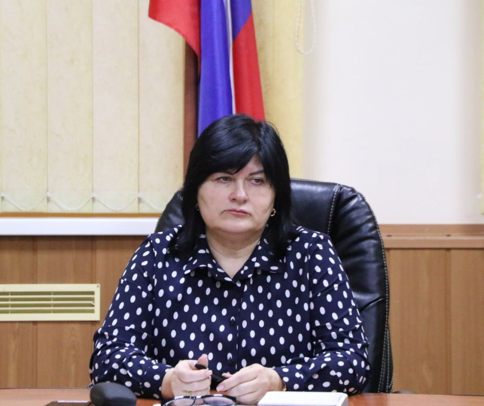 Ольга Урайкина: Совместно с главой администрации Бахчисарайского района Анжеликой Ястребовой в малом зале администрации района провели аппаратное совещание с главами поселений Ольга Урайкина: Совместно с главой администрации Бахчисарайского района Анжеликой Ястребовой в малом зале администрации района провели аппаратное совещание с главами поселений