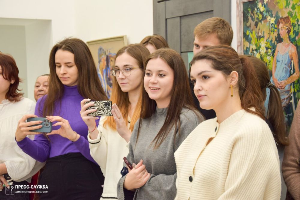 В Евпатории открылась художественная выставка «Две души, один Крым» В Евпатории открылась художественная выставка «Две души, один Крым»