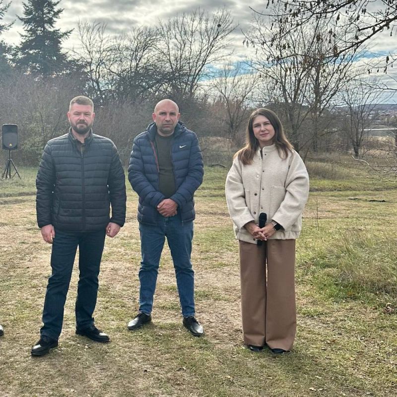 Министр экологии и природных ресурсов Республики Крым Ольга Славгородская открыла новый эколого-просветительский маршрут «Дендропарк им. Печенкина» Министр экологии и природных ресурсов Республики Крым Ольга Славгородская открыла новый эколого-просветительский маршрут «Дендропарк им. Печенкина»