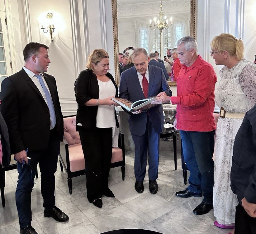 Янина Павленко: И сегодня же юбилей отмечает великолепный дипломат, историк и также истинный патриот нашей страны – заместитель Председателя Правительства Республики Крым – Полномочный Представитель Республики при Президенте РФ Георгий Львович Мурадов Янина Павленко: И сегодня же юбилей отмечает великолепный дипломат, историк и также истинный патриот нашей страны – заместитель Председателя Правительства Республики Крым – Полномочный Представитель Республики при Президенте РФ Георгий Львович Мурадов