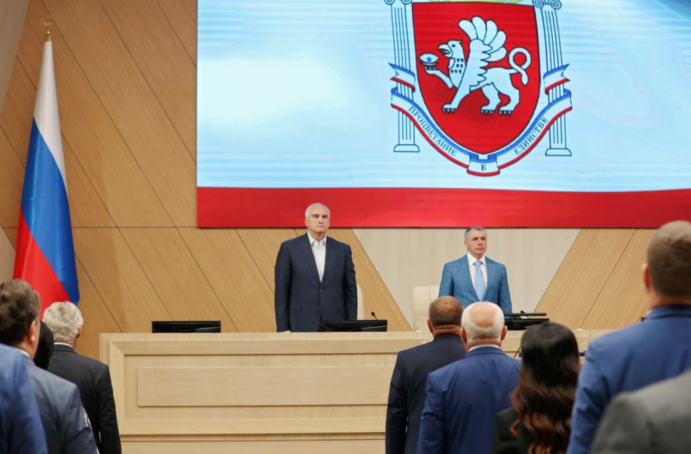 Аксёнов поздравил председателя Госсовета Крыма Владимира Константинова с днём рождения Аксёнов поздравил председателя Госсовета Крыма Владимира Константинова с днём рождения