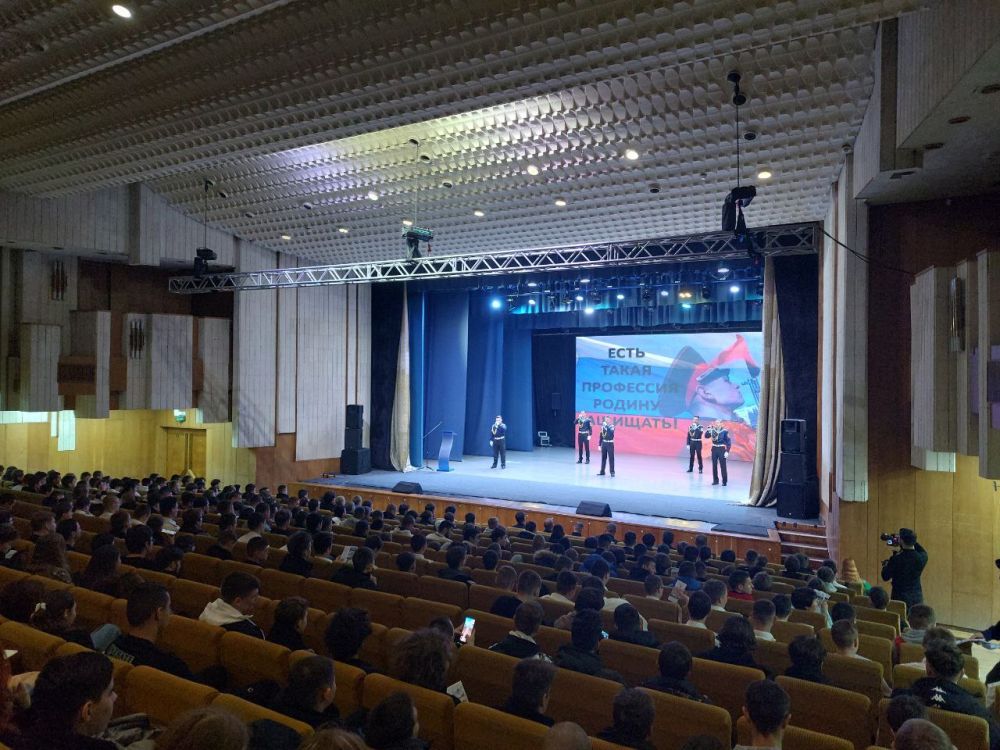 Информационно-агитационная акция "Есть такая профессия - Родину защищать" прошла в Доме культуры профсоюзов Информационно-агитационная акция "Есть такая профессия - Родину защищать" прошла в Доме культуры профсоюзов