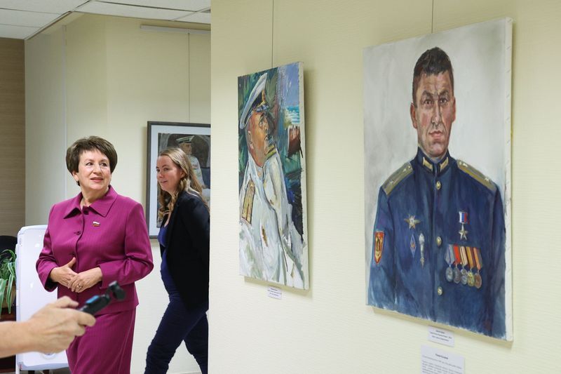 Екатерина Алтабаева: Сегодня в Совете Федерации открыла выставку картин «Родина. Семья», подготовленную севастопольскими и крымскими художниками Екатерина Алтабаева: Сегодня в Совете Федерации открыла выставку картин «Родина. Семья», подготовленную севастопольскими и крымскими художниками
