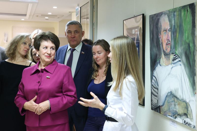 Екатерина Алтабаева: Сегодня в Совете Федерации открыла выставку картин «Родина. Семья», подготовленную севастопольскими и крымскими художниками Екатерина Алтабаева: Сегодня в Совете Федерации открыла выставку картин «Родина. Семья», подготовленную севастопольскими и крымскими художниками