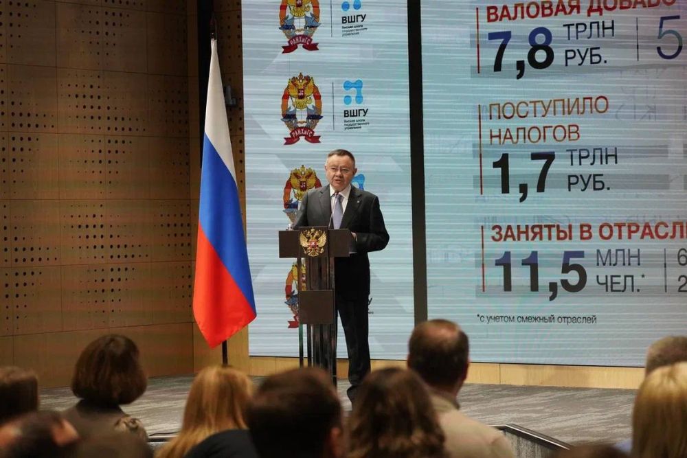 Глава Минстроя России Ирек Файзуллин выступил с лекцией в Президентской академии Глава Минстроя России Ирек Файзуллин выступил с лекцией в Президентской академии