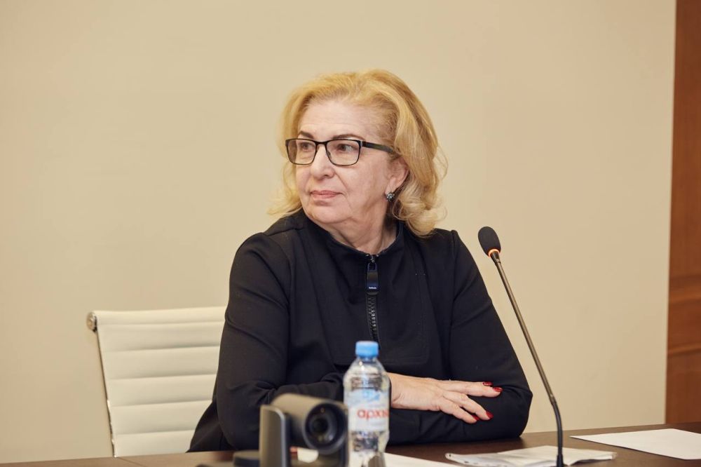 Народы Крыма, авангардный дизайн и традиционный русский костюм Народы Крыма, авангардный дизайн и традиционный русский костюм