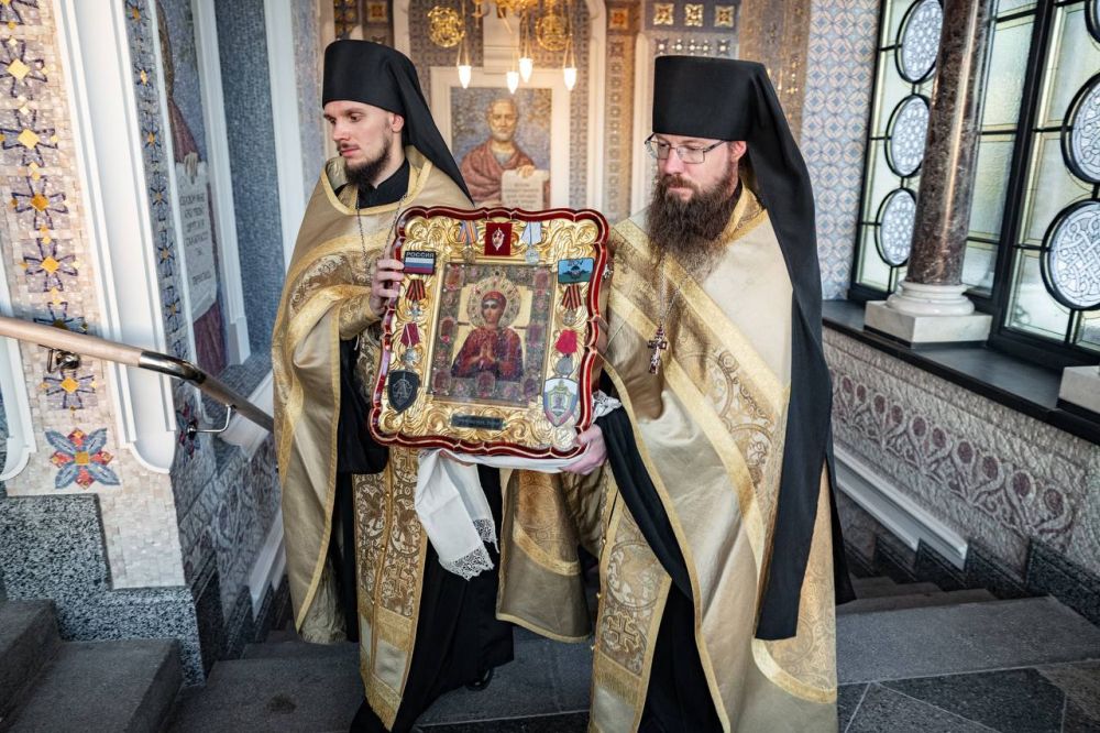 В Крым прибыла чудотворная мироточивая икона Божией Матери «Умягчение злых сердец – Донецкая» В Крым прибыла чудотворная мироточивая икона Божией Матери «Умягчение злых сердец – Донецкая»