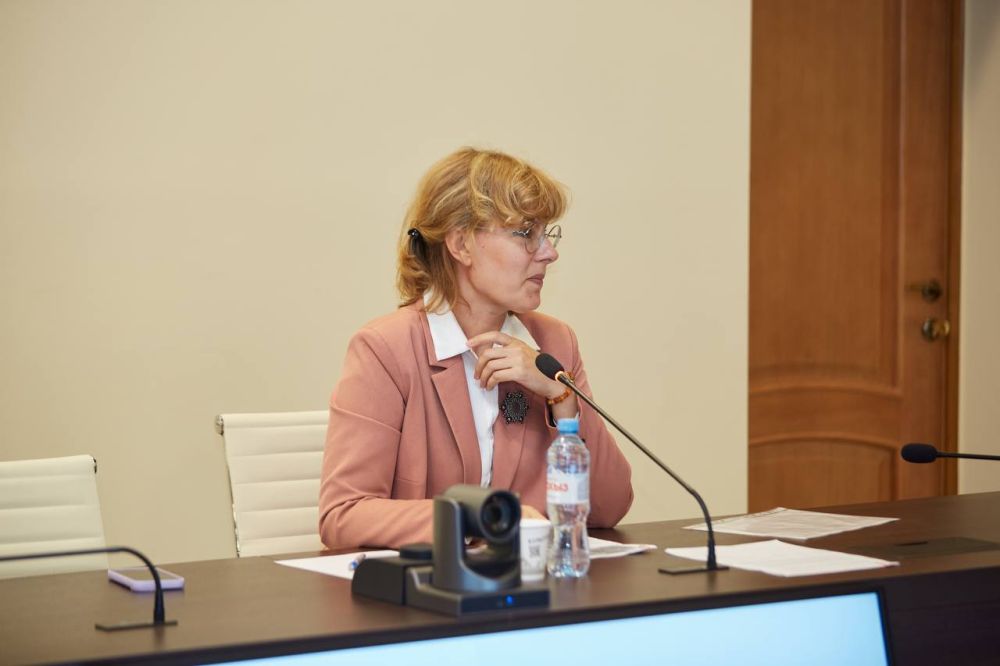 Народы Крыма, авангардный дизайн и традиционный русский костюм Народы Крыма, авангардный дизайн и традиционный русский костюм