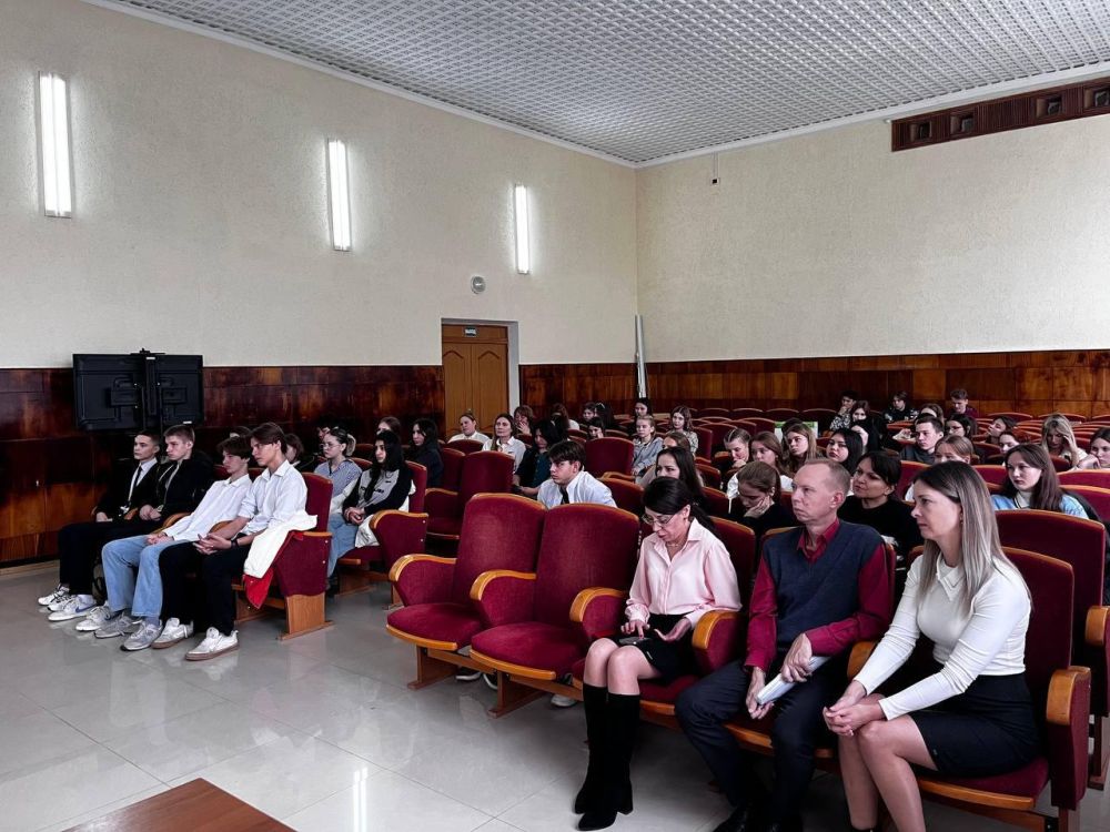 20 ноября с рабочим визитом Черноморский район посетила депутат Государственного Совета Республики Крым, заместитель председателя комитета по патриотическому воспитанию Арина Моренец 20 ноября с рабочим визитом Черноморский район посетила депутат Государственного Совета Республики Крым, заместитель председателя комитета по патриотическому воспитанию Арина Моренец