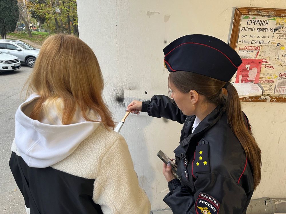 В Севастополе полицейские вместе с волонтёрами и подшефными подростками провели антинаркотическую акцию «Закрась опасность» В Севастополе полицейские вместе с волонтёрами и подшефными подростками провели антинаркотическую акцию «Закрась опасность»