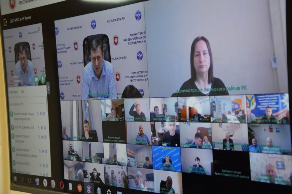 С муниципальными образованиями на постоянной связи С муниципальными образованиями на постоянной связи